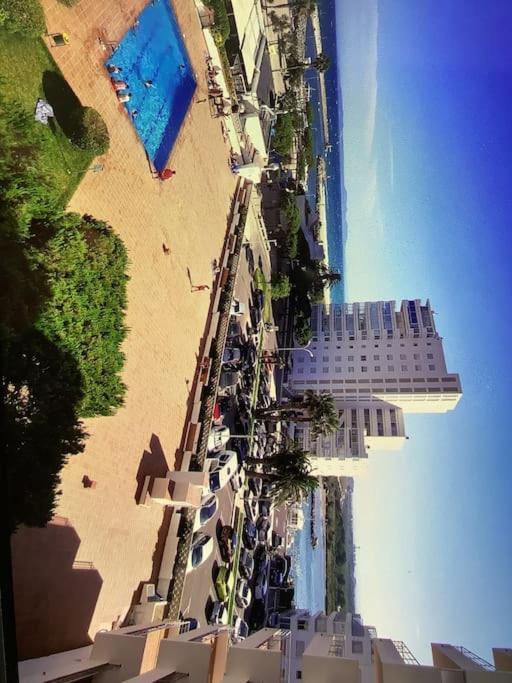 Spacieux Appartement Rose Front Mer Et Piscine Roses Luaran gambar