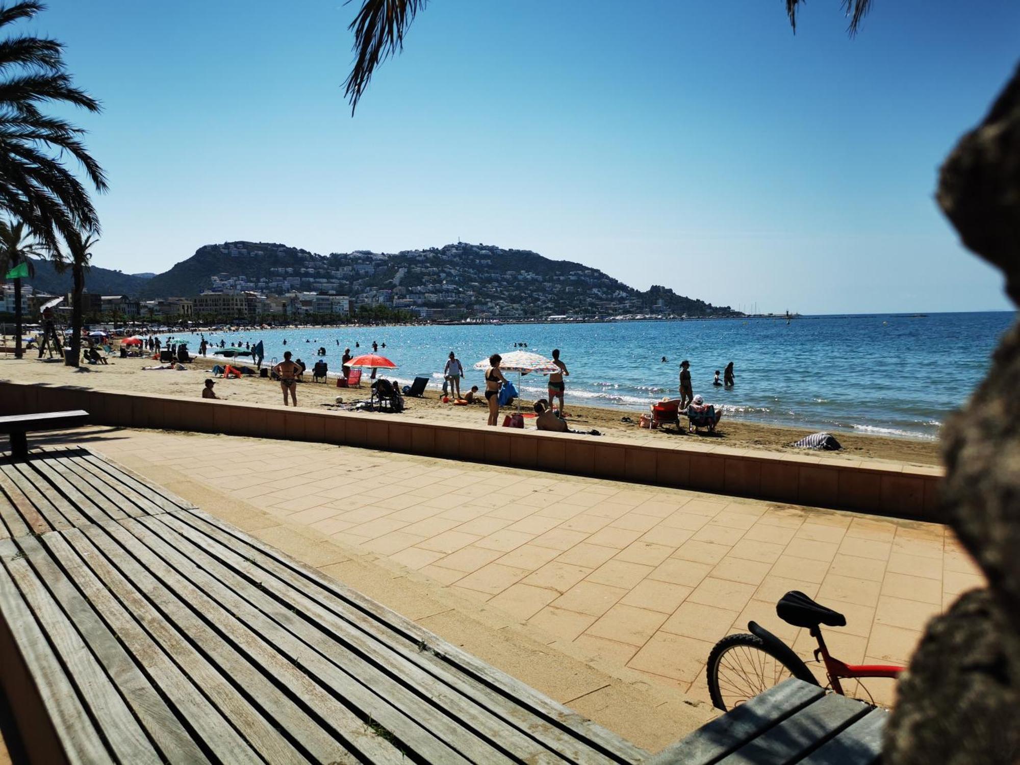 Spacieux Appartement Rose Front Mer Et Piscine Roses Luaran gambar