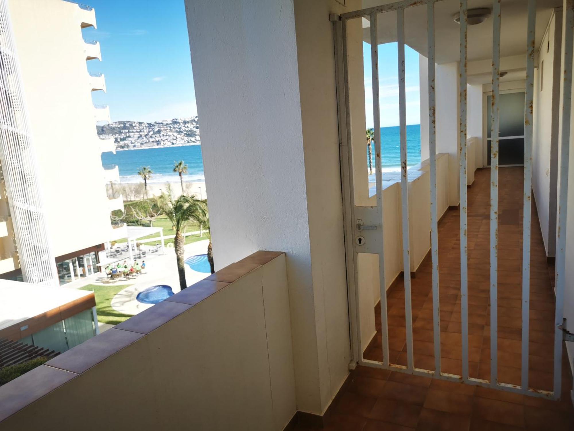 Spacieux Appartement Rose Front Mer Et Piscine Roses Luaran gambar
